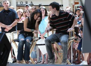 Vanessa Hudgens feet photo thumbnail
