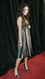 Vanessa Hudgens feet photo thumbnail