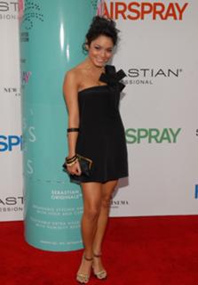 Vanessa Hudgens feet photo thumbnail