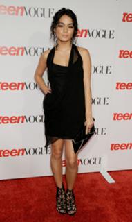 Vanessa Hudgens feet photo thumbnail