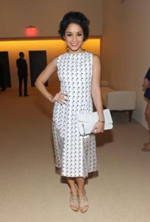Vanessa Hudgens feet photo thumbnail