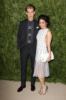 Vanessa Hudgens feet photo thumbnail