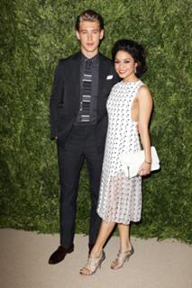 Vanessa Hudgens feet photo thumbnail