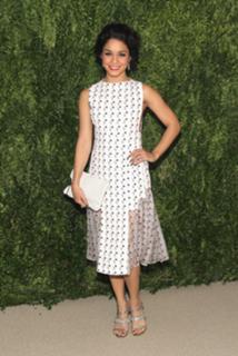 Vanessa Hudgens feet photo thumbnail