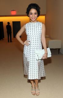 Vanessa Hudgens feet photo thumbnail