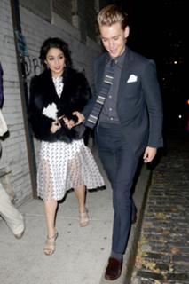 Vanessa Hudgens feet photo thumbnail