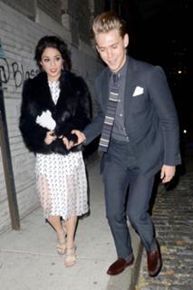 Vanessa Hudgens feet photo thumbnail