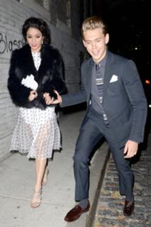 Vanessa Hudgens feet photo thumbnail