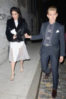 Vanessa Hudgens feet photo thumbnail