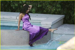 Vanessa Hudgens feet photo thumbnail
