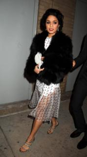 Vanessa Hudgens feet photo thumbnail