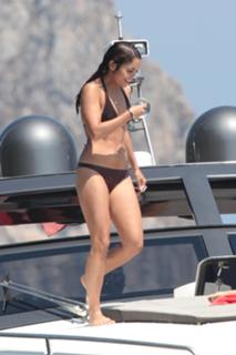 Vanessa Hudgens feet photo thumbnail