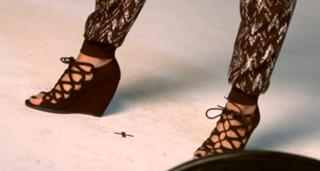 Vanessa Hudgens feet photo thumbnail