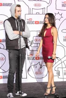 Vanessa Hudgens feet photo thumbnail