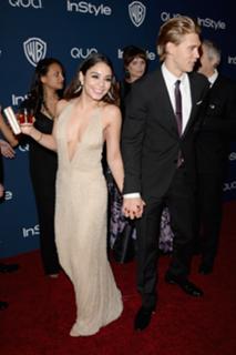 Vanessa Hudgens feet photo thumbnail