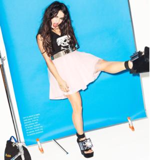 Vanessa Hudgens feet photo thumbnail