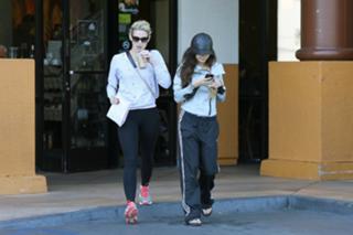 Vanessa Hudgens feet photo thumbnail