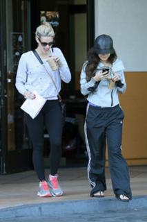 Vanessa Hudgens feet photo thumbnail