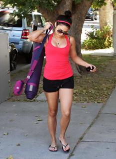 Vanessa Hudgens feet photo thumbnail