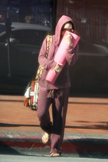 Vanessa Hudgens feet photo thumbnail