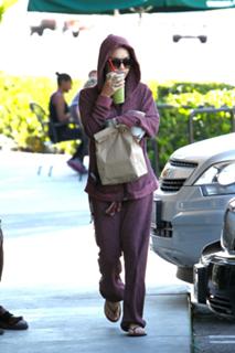 Vanessa Hudgens feet photo thumbnail