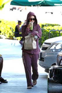 Vanessa Hudgens feet photo thumbnail