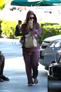 Vanessa Hudgens feet photo thumbnail