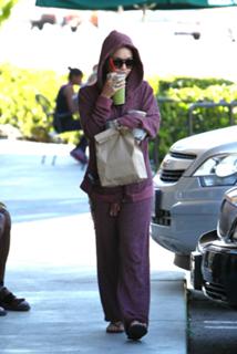 Vanessa Hudgens feet photo thumbnail