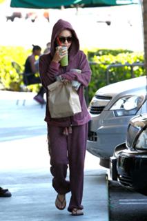 Vanessa Hudgens feet photo thumbnail