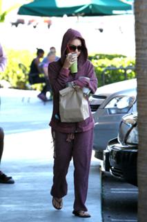 Vanessa Hudgens feet photo thumbnail