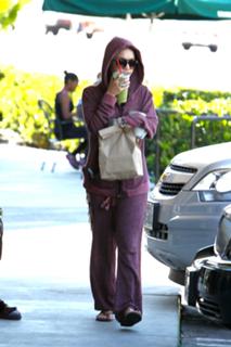 Vanessa Hudgens feet photo thumbnail