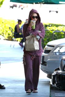 Vanessa Hudgens feet photo thumbnail