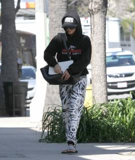 Vanessa Hudgens feet photo thumbnail