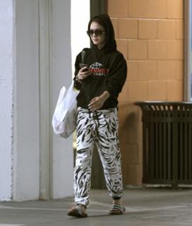 Vanessa Hudgens feet photo thumbnail