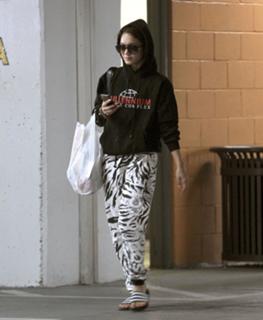 Vanessa Hudgens feet photo thumbnail