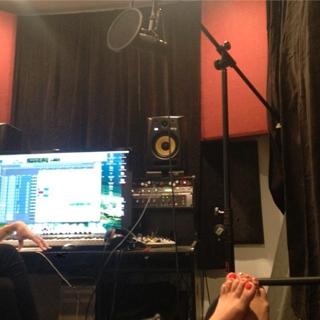 Vanessa Hudgens feet photo thumbnail