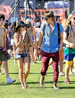 Vanessa Hudgens feet photo thumbnail