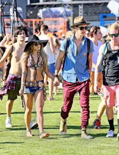Vanessa Hudgens feet photo thumbnail