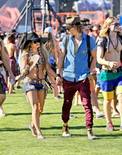 Vanessa Hudgens feet photo thumbnail