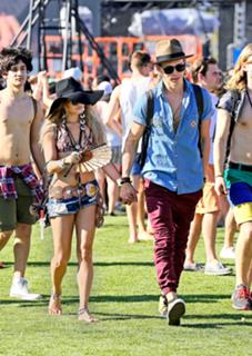 Vanessa Hudgens feet photo thumbnail