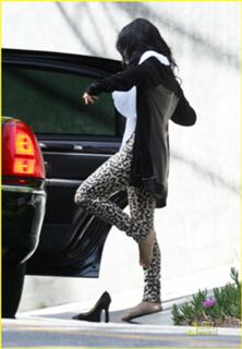 Vanessa Hudgens feet photo thumbnail