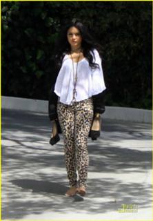 Vanessa Hudgens feet photo thumbnail