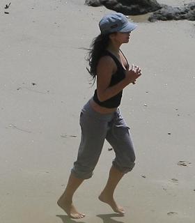 Vanessa Hudgens feet photo thumbnail