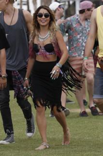Vanessa Hudgens feet photo thumbnail