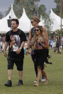 Vanessa Hudgens feet photo thumbnail