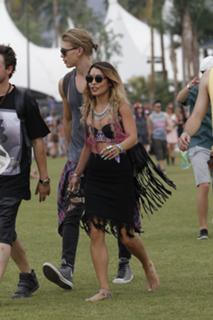 Vanessa Hudgens feet photo thumbnail