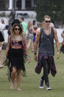 Vanessa Hudgens feet photo thumbnail