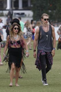 Vanessa Hudgens feet photo thumbnail