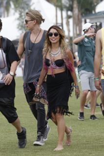 Vanessa Hudgens feet photo thumbnail