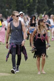 Vanessa Hudgens feet photo thumbnail